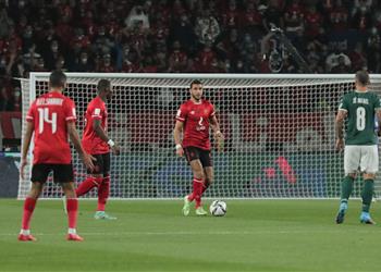 لاعب تونس السابق ينتقد أداء خماسي الأهلي أمام بالميراس ويشيد بـ وليد سليمان