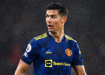 سوندرز رونالدو يلعب مع بعض الد مى في مانشستر يونايتد