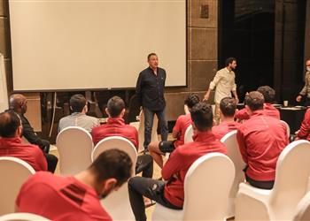 عبد الحفيظ يعلن تفاصيل اجتماع الخطيب مع لاعبي الأهلي بعد الهزيمة من بالميراس