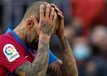 رسمي ا إعلان عقوبة ألفيس بعد طرده في مباراة برشلونة وأتلتيكو مدريد