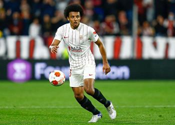 بعد قرار إشبيلية كوندي يعرض نفسه على برشلونة وريال مدريد