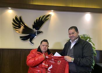 بعد تكليف الخطيب الأهلي ي نهي أزمة أمح ويمنحه هدية