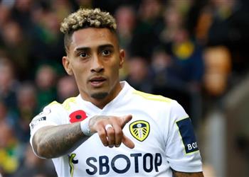 برشلونة يرصد رافينها لضمه في الصيف وفرصة لتصدر السباق