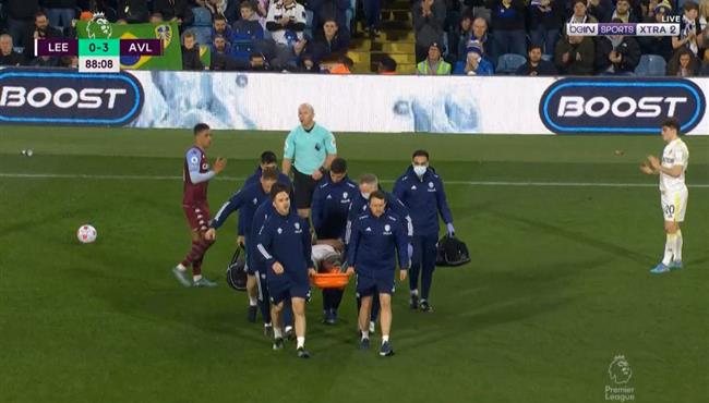 اصابة جونيور فيربو القوية في مباراة استون فيلا وليدز بالدوري الانجليزي