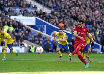 فيديو محمد صلاح يسجل ويخرج مصاب ا في فوز صعب لـ ليفربول على برايتون