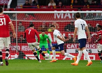 رونالدو يحقق رقم ا مميز ا بعد هدفه في مباراة مانشستر يونايتد وتوتنهام