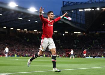 فيديو كريستيانو رونالدو يسجل هدفه الثاني في مباراة مانشستر يونايتد وتوتنهام