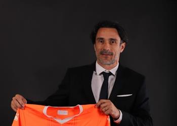 رسمي ا مساعد فيريرا مدير ا فني ا لـ فاركو