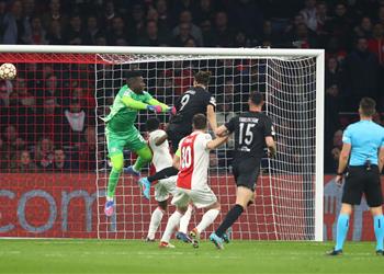 فيديو بنفيكا يخطف بطاقة التأهل إلى ربع نهائي دوري أبطال أوروبا أمام أياكس