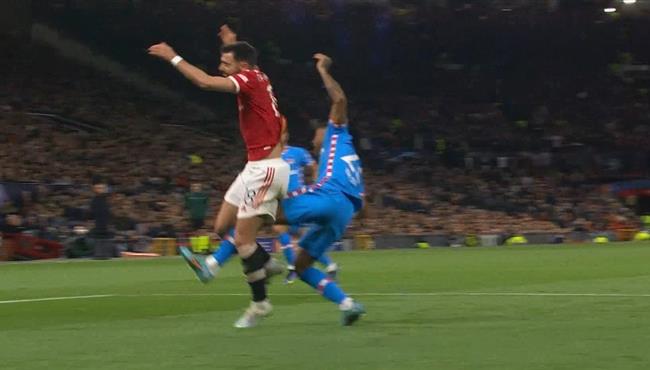 هل حرم الحكم مانشستر يونايتد من ركلة جزاء امام اتلتيكو مدريد