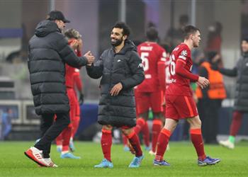 كلوب يطالب الحكام بتوفير المزيد من الحماية لـ محمد صلاح ما يحدث عار