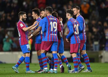 قائمة برشلونة ضد جالطة سراي في الدوري الأوروبي تشافي يختار 23 لاعب ا