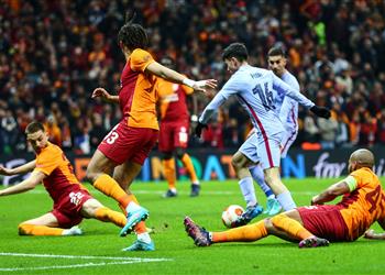 فيديو برشلونة يعبر جالطة سراي بثنائية بيدري وأوباميانج ويتأهل لربع نهائي الدوري الأوروبي