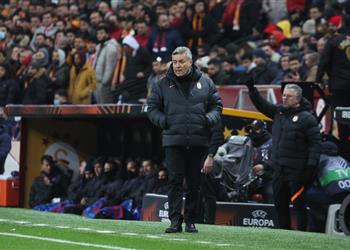 مدرب جالطة سراي سعيد باللاعبين ولا نستحق الخسارة أمام برشلونة