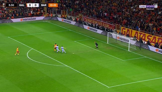 فرصة خطيرة لجالطة سراي علي مرمي برشلونة بالدوري الاوروبي