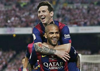 داني ألفيس ميسي ليس سعيد ا في باريس سان جيرمان وأتمنى عودته إلى برشلونة