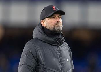 كلوب يعلن إصابة مدافع ليفربول ومدة غيابه الطويلة عن الملاعب