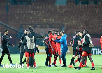 فيديو مشادة بين لاعبي الأهلي والمريخ والأمن يتدخل