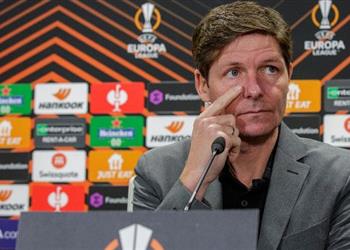 مدرب آينتراخت فرانكفورت يستفز برشلونة بعد قرعة الدوري الأوروبي