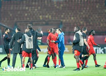 سيد عبد الحفيظ مندهش من الاتحاد الإفريقي والأهلي يستحق ركلة جزاء