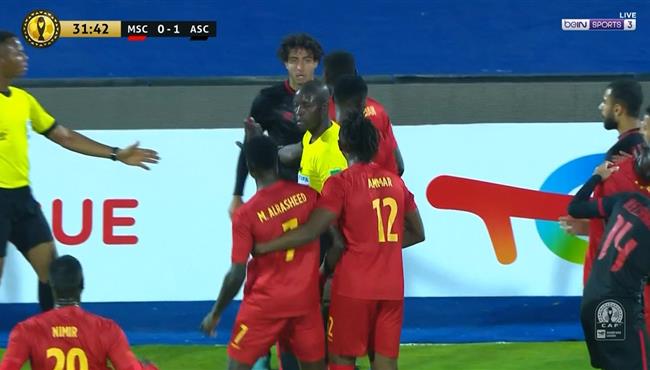 مشادة بين اللاعبين في مباراة الاهلي والمريخ بدوري ابطال افريقيا