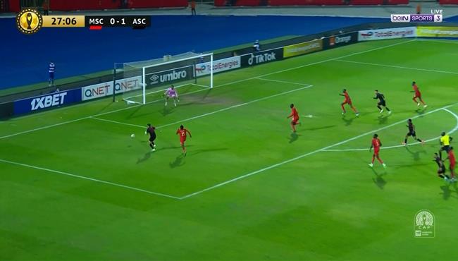 علي معلول يهدر فرصة هدف للاهلي امام المريخ بدوري ابطال افريقيا