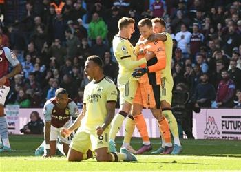 آشلي يونج ينتقد طريقة احتفال آرسنال أمام أستون فيلا كأنهم فازوا بالدوري