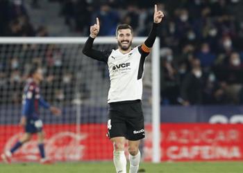 آس برشلونة يحسم موقفه النهائي تجاه صفقة جايا في الصيف