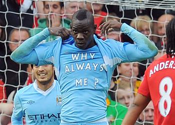 بالوتيلي في إنجلترا تعمدوا إيذائي ونادم على الرحيل من مانشستر سيتي