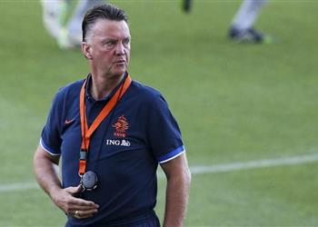 كذب وسخافة فان جال يهاجم فيفا بسبب إقامة كأس العالم في قطر