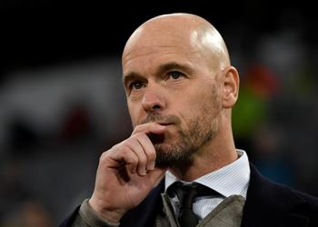 مدرب أياكس يتخذ قرار ا بشأن مستقبله وسط ترقب مانشستر يونايتد