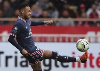 صحفي فرنسي يهاجم نيمار يتدرب مخمور ا وينتقم من باريس سان جيرمان