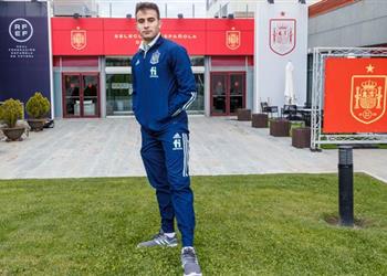 إريك جارسيا يرد على متهميه بـ النعومة ويصرح لا داعي للمقارنة مع بيكيه في برشلونة