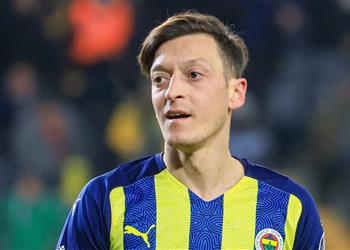 رسمي ا فناربخشة ي علن استبعاد أوزيل لنهاية الموسم