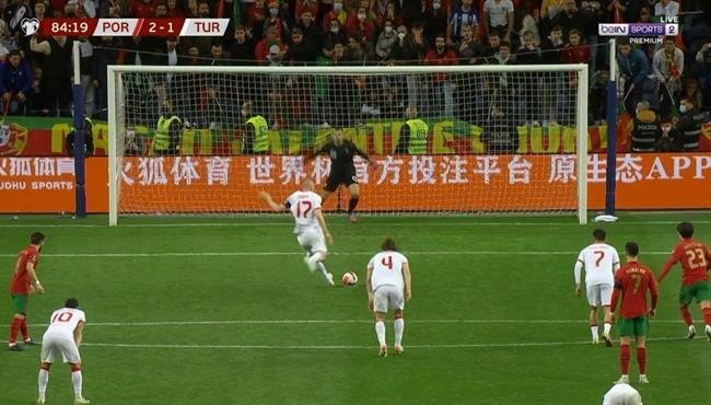 في الدقائق الاخيرة بوراك يلماز يهدر ركلة جزاء لتركيا امام البرتغال بتصفيات كأس العالم