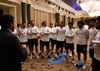 صور أشرف صبحي يجتمع بلاعبي منتخب مصر قبل السفر إلى السنغال