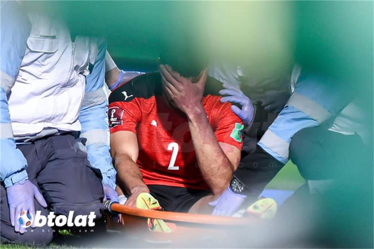 اصابة محمد عبد المنعم خلال مباراة مصر والسنغال