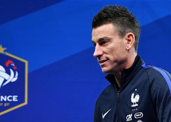 رسمي ا مدافع منتخب فرنسا لوران كوسيلني يعلن اعتزال كرة القدم