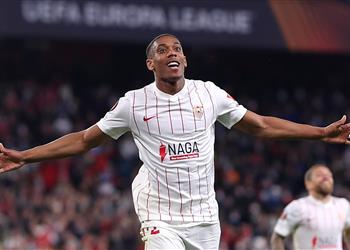 غموض حول مستقبل مارسيال وإشبيلية يؤجل قراره