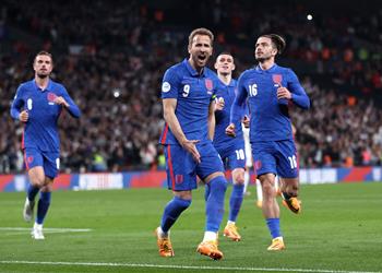 هاري كين يعادل رقم بوبي تشارلتون بهدفه في مباراة إنجلترا وسويسرا