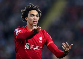 تقارير أرنولد يسابق الزمن للحاق بمواجهة ليفربول ومانشستر سيتي