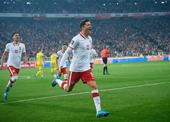 فيديو ليفاندوفسكي يقود بولندا للتأهل إلى كأس العالم أمام السويد
