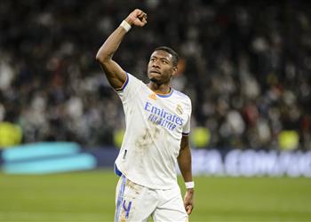 ألابا يحث ريال مدريد على حسم صفقة من بايرن ميونخ