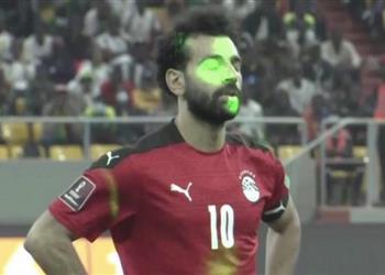 جراح عيون عن استخدام الليزر في مباراة مصر والسنغال قد يسبب عمى مستديم