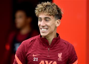 غموض حول سبب غياب تسيميكاس عن قائمة ليفربول أمام وست هام