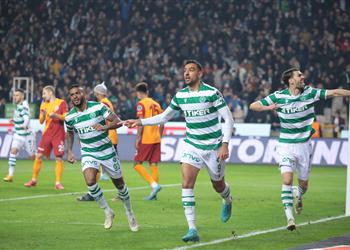 فيديو كوكا يسجل في فوز كونيا سبور بثنائية على جالطة سراي مصطفى محمد