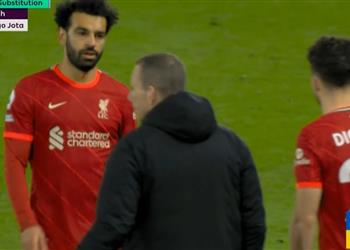 فيديو محمد صلاح يغادر ملعب مباراة ليفربول ووست هام في حالة استياء