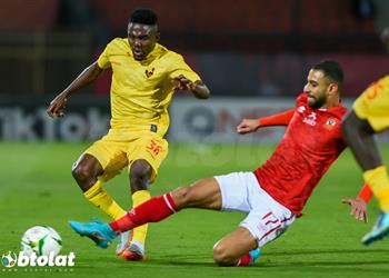 فيديو بالنيران الصديقة كرشوم يسجل هدف الأهلي الثالث أمام المريخ