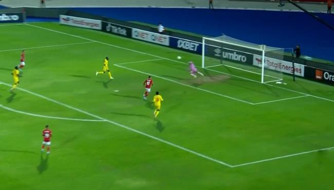 حارس المريخ يحرم محمد شريف من تسجيل هدف محقق للاهلي