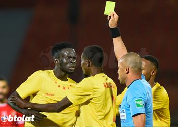 أحمد الشناوي منتقد ا حكم مباراة المريخ مستواه قليل والأهلي استحق ركلة جزاء